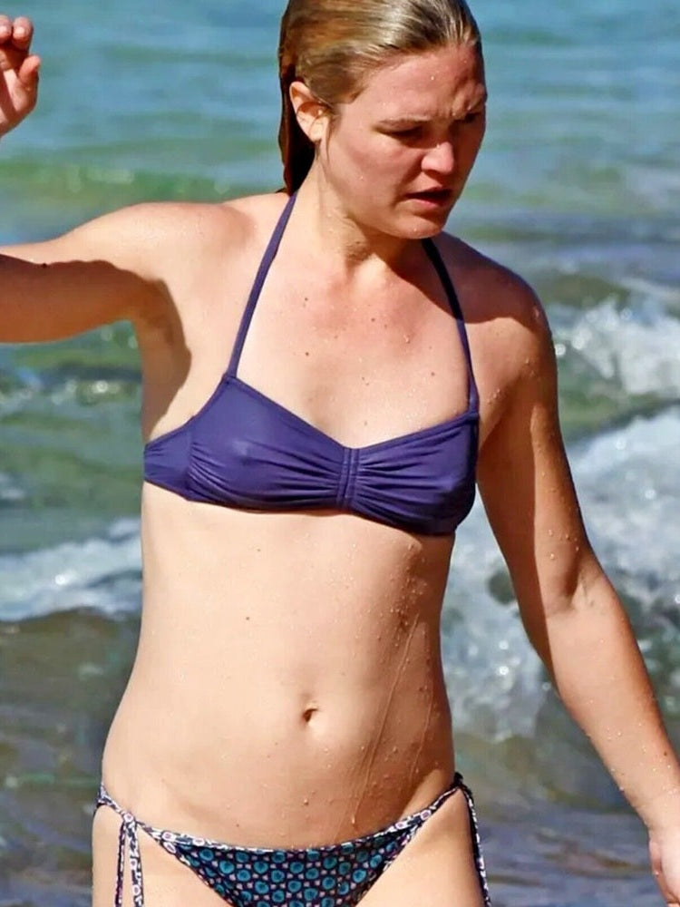 Julia Stiles 8.5 x 11 Candid Color Photograph Art Print Photo Collectibles:Photographic Images:Photographs Style Your Walls